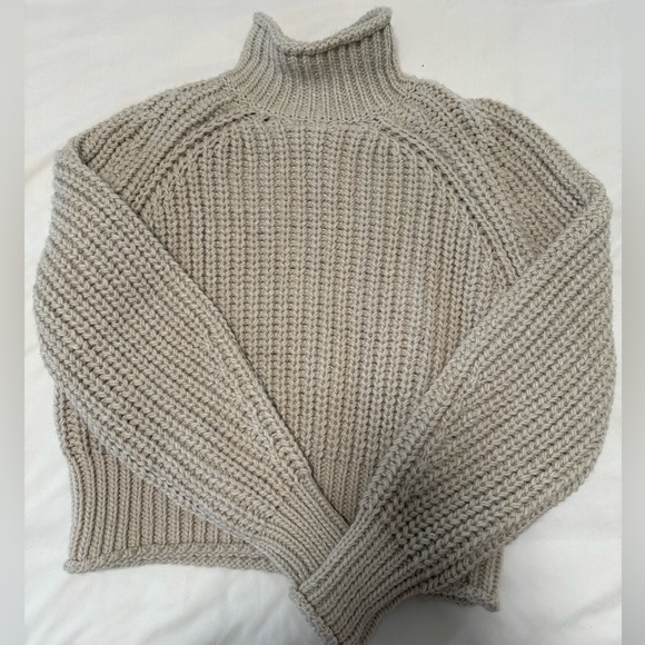 NWOT HM cropped thick cable knit sweater - Picture 1 of 1
